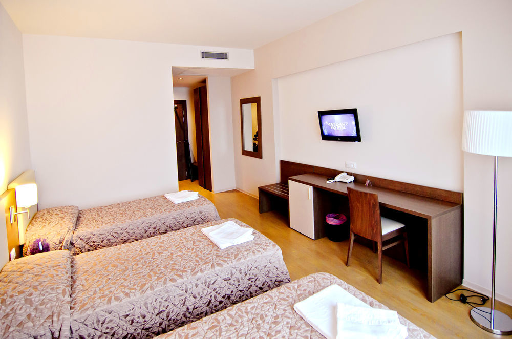 Hotel &